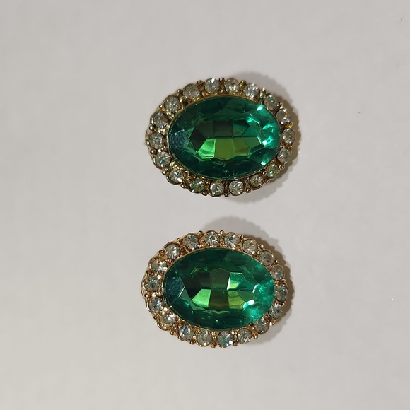 Bright green bling earrings pierced - Picture 2 of 6